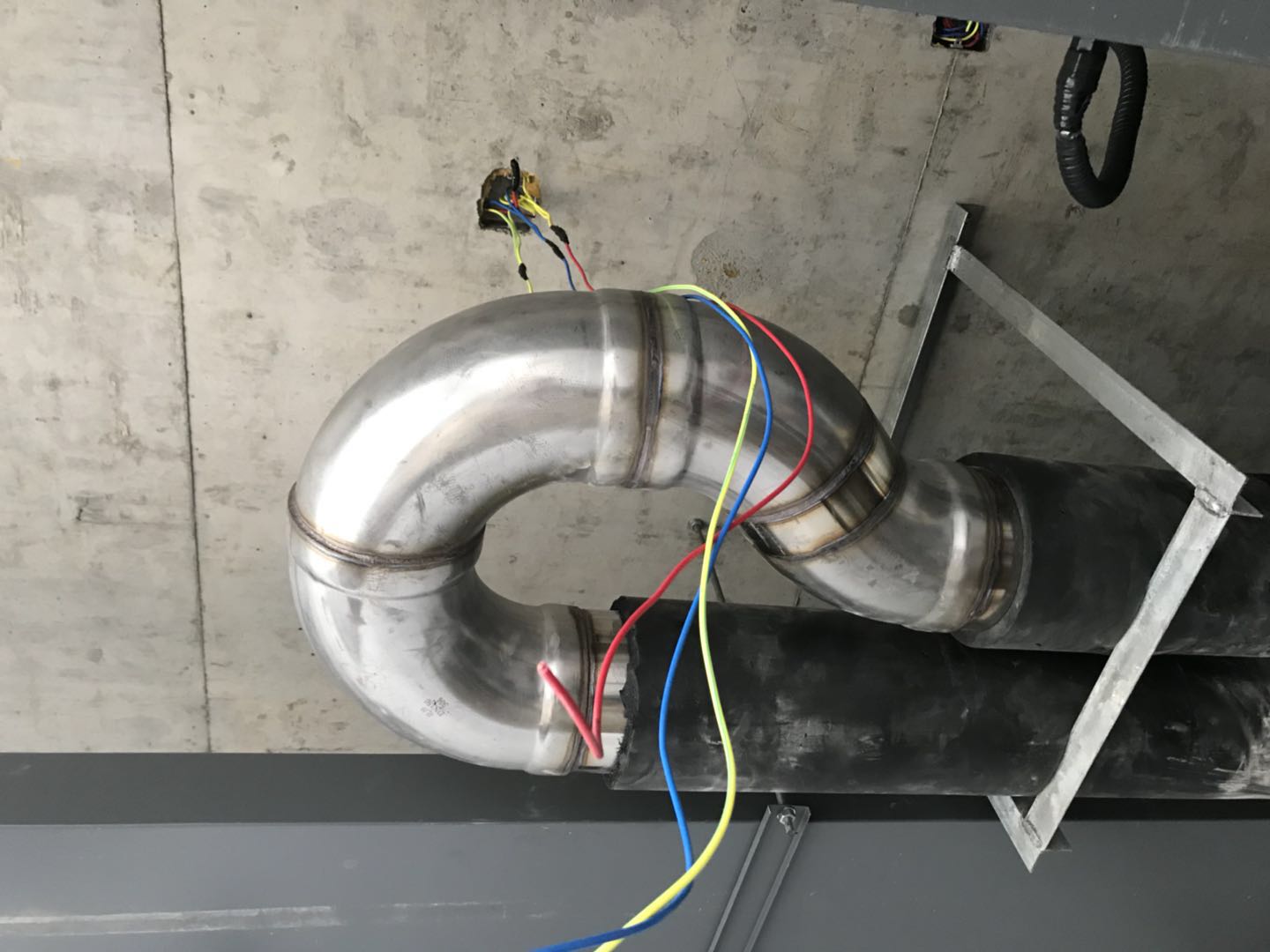 将薄壁不锈钢水管着色提高耐磨性