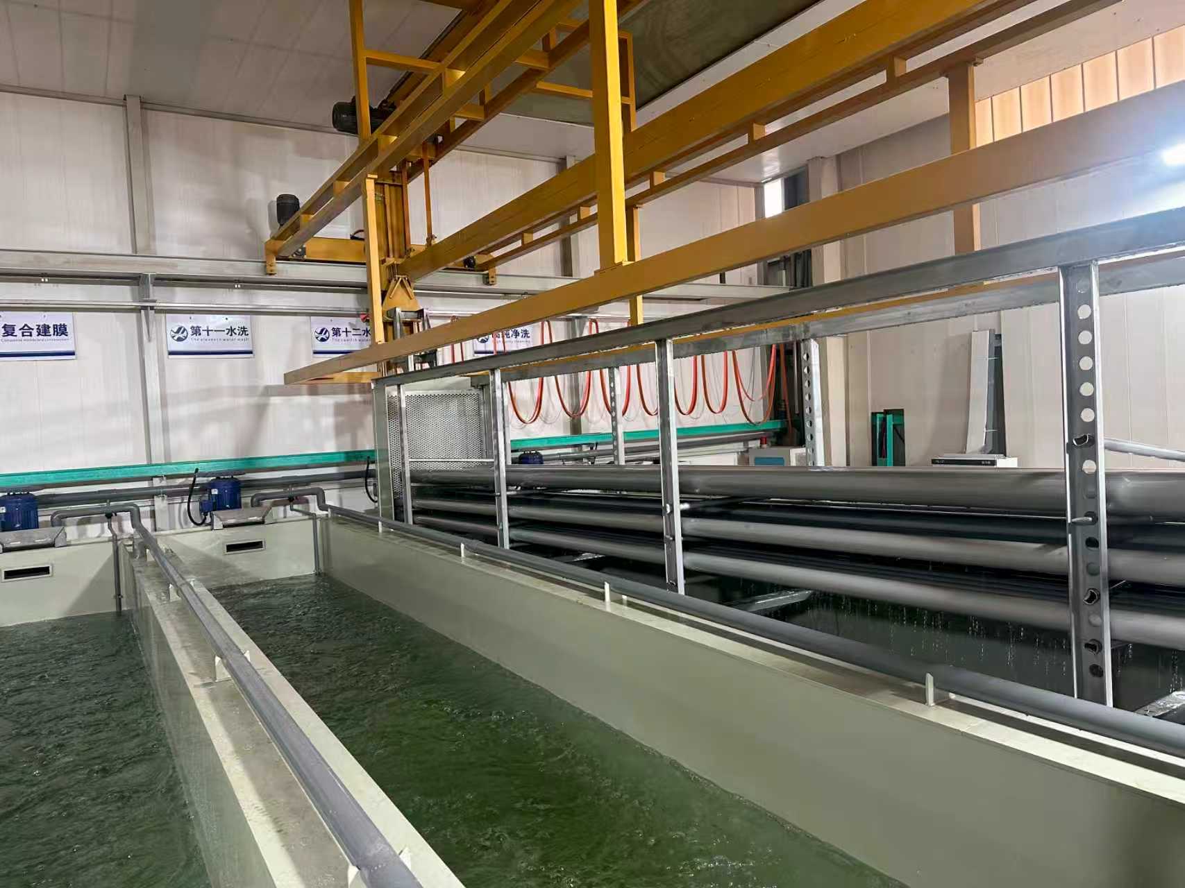 卡压不锈钢管件系统调试冲洗时如何避免对管件造成损伤？