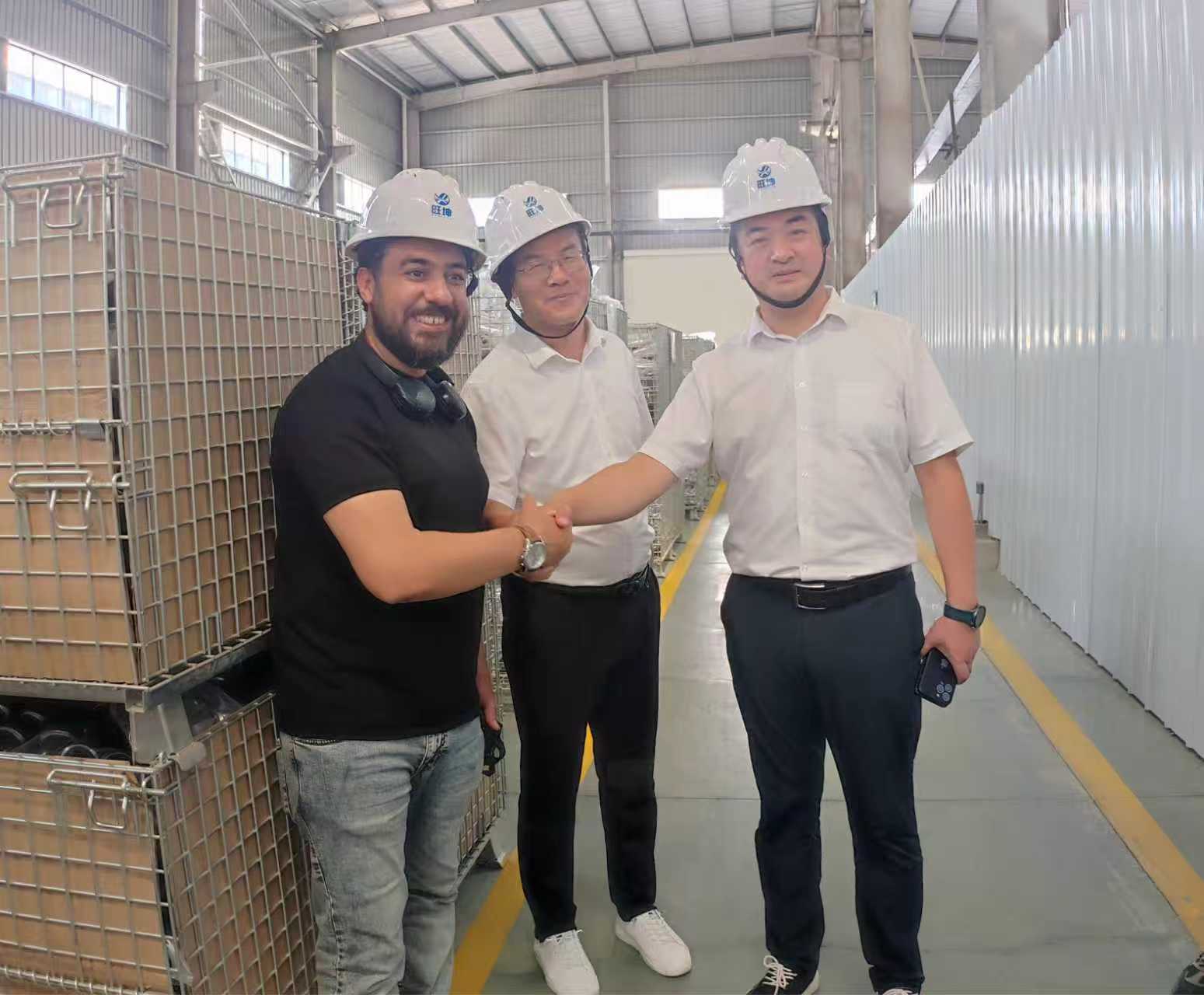 国外客户来我厂考察及洽谈合作