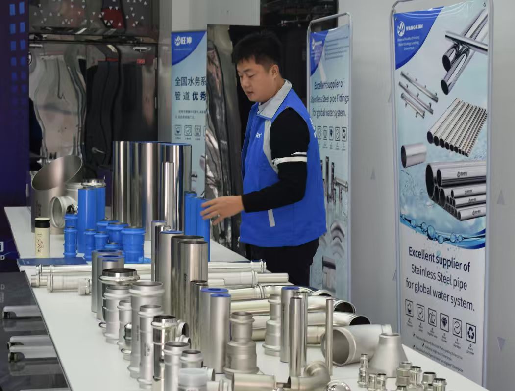 如何判断卡压式连接点的安装是否规范？