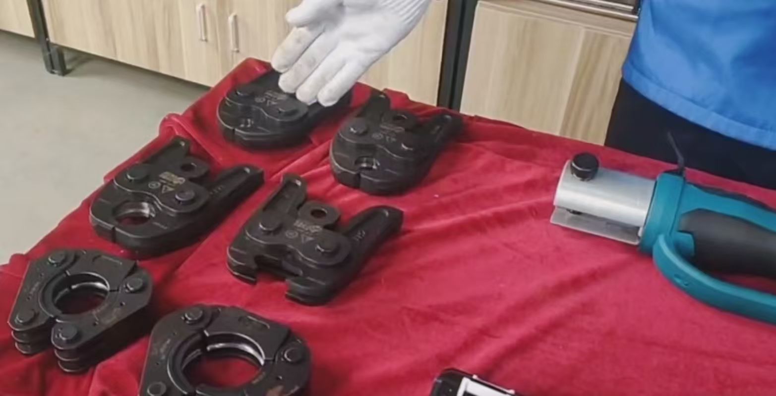 哪种连接方式的安装成本更低?