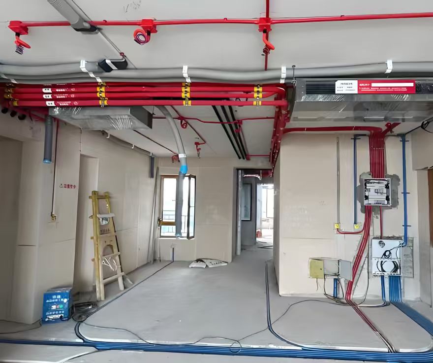 卡压式连接方式的不锈钢水管在室内使用时，需要预留多少安装空间？