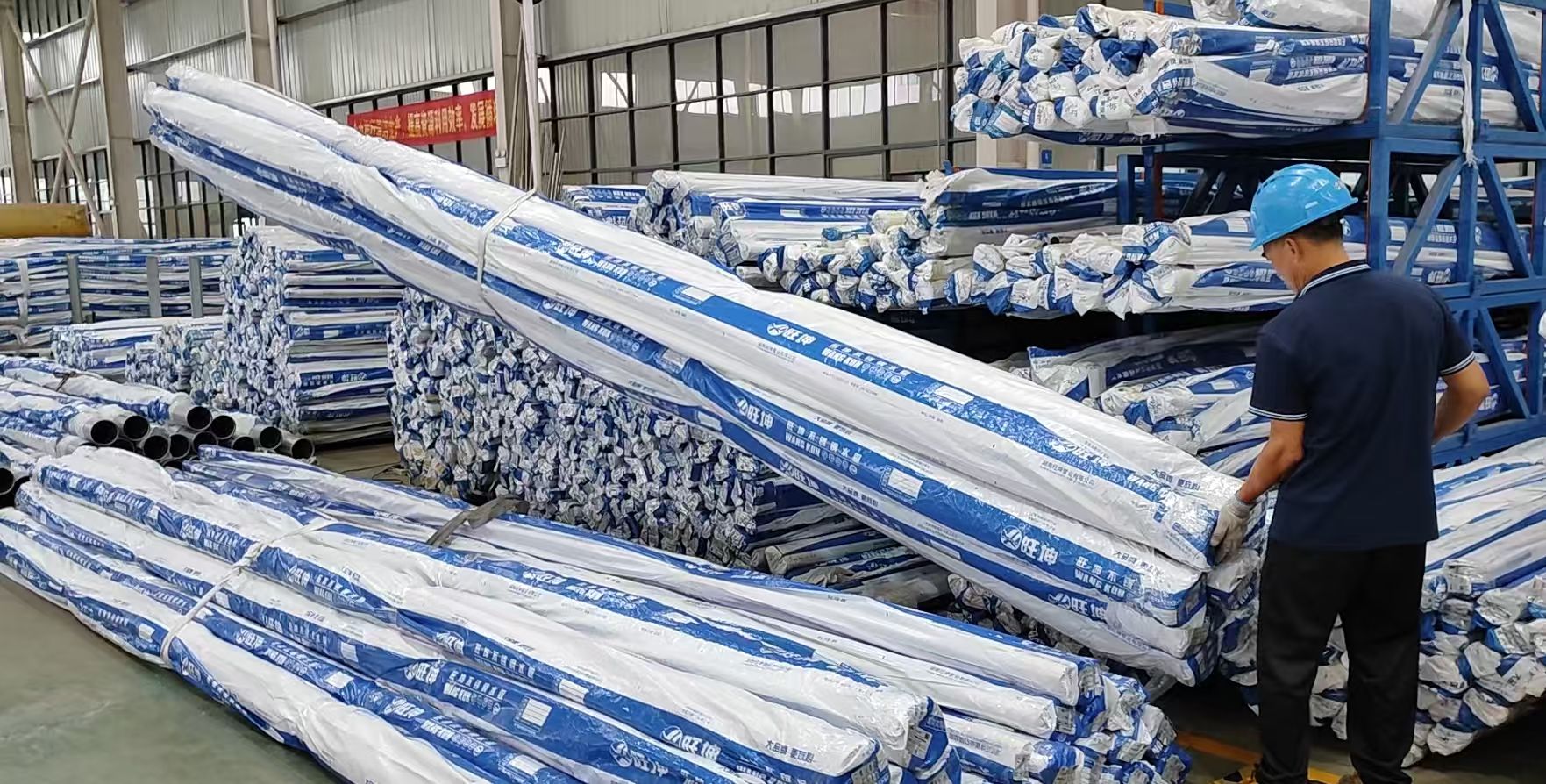 预处理中管材外表面清洁的具体操作方法是什么？